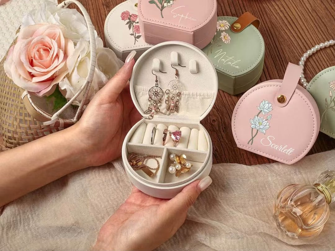 🌸💍 𝐏𝐄𝐑𝐒𝐎𝐍𝐀𝐋𝐈𝐙𝐄𝐃 𝐁𝐈𝐑𝐓𝐇 𝐅𝐋𝐎𝐖𝐄𝐑 𝐉𝐄𝐖𝐄𝐋𝐑𝐘 𝐁𝐎𝐗 💍🌸